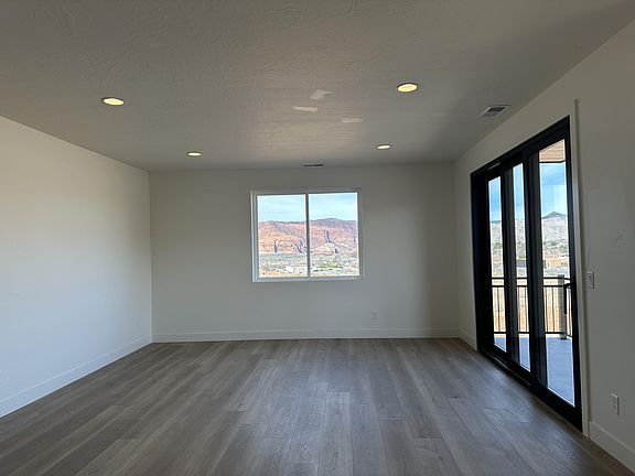 3rd image of 1624 W Ledges Pkwy #126