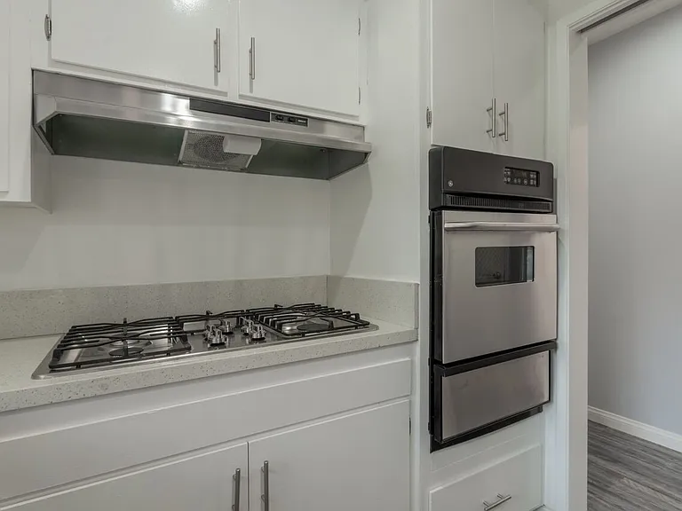1527 Yale St #6 — Photo 7