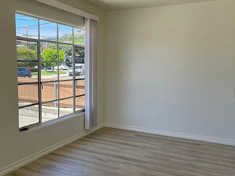 3028 Poe St — Photo 6