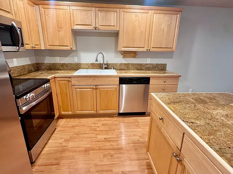 8007 NE 38th Ave — Photo 12