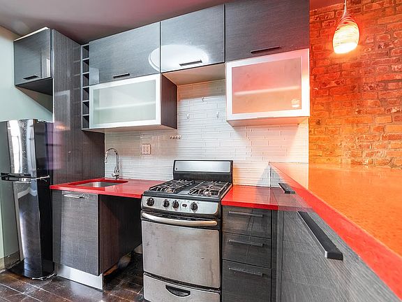 3rd image of 524 Chauncey St #4B