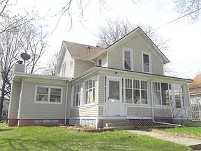 2nd image of 415 Walnut Ave