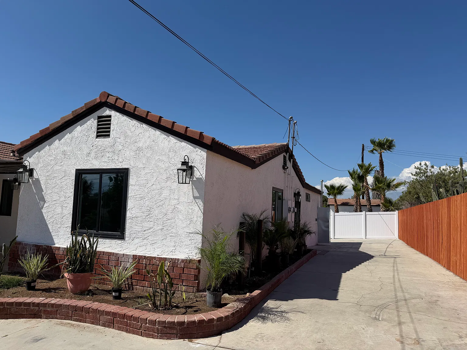 2 bed, 950 sqft, $2,700 — Photo 1