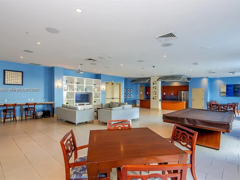 2000 N Bayshore Dr #707 — Photo 14