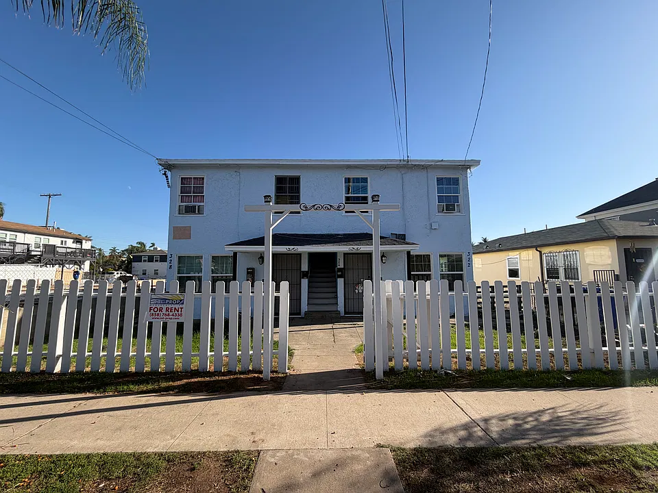 322 E 4th St #322