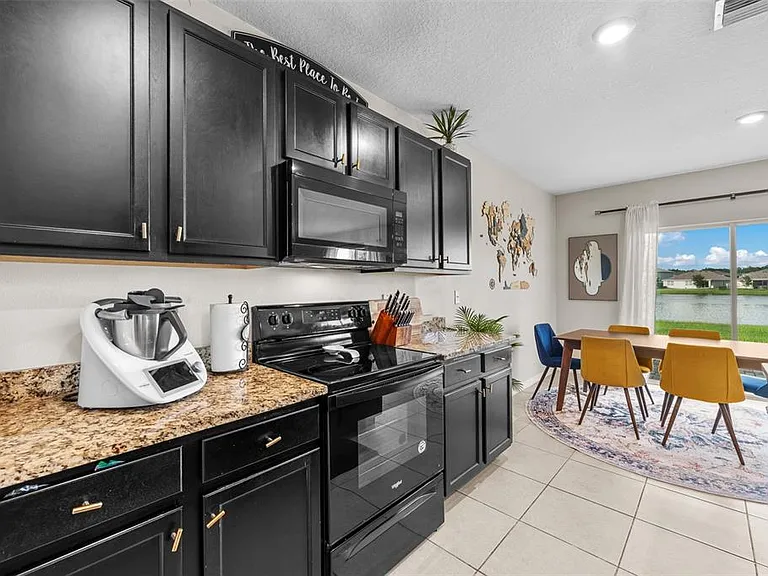 2908 Storybrook Preserve Dr — Photo 5
