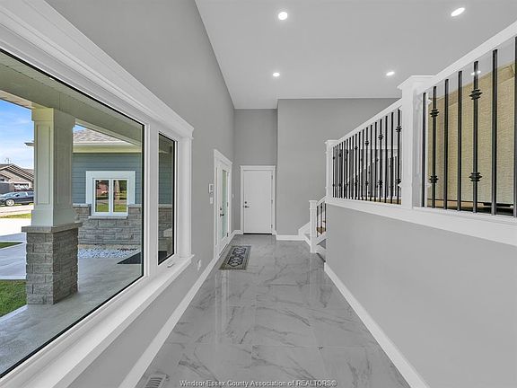5th image of 157 Gloucester Dr
