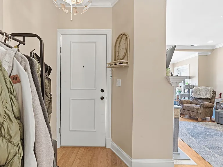 Hinman Court Condos — Photo 31