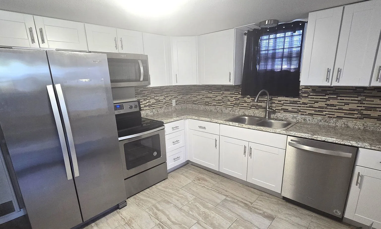 401 W 6th Street — Photo 1