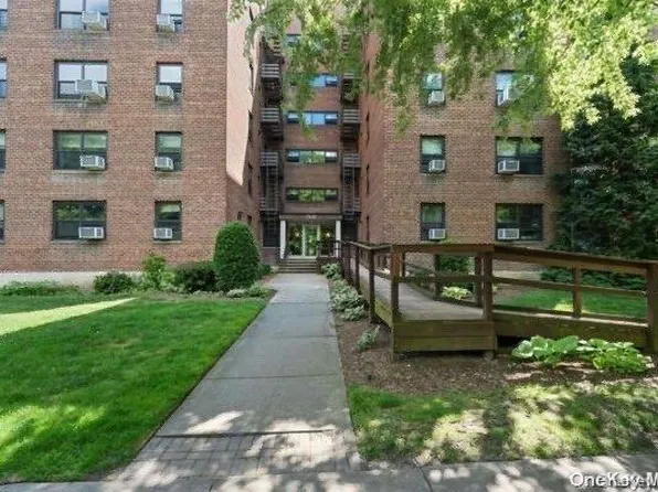 212-12 73th Avenue #6B, Oakland Gardens, NY 11364