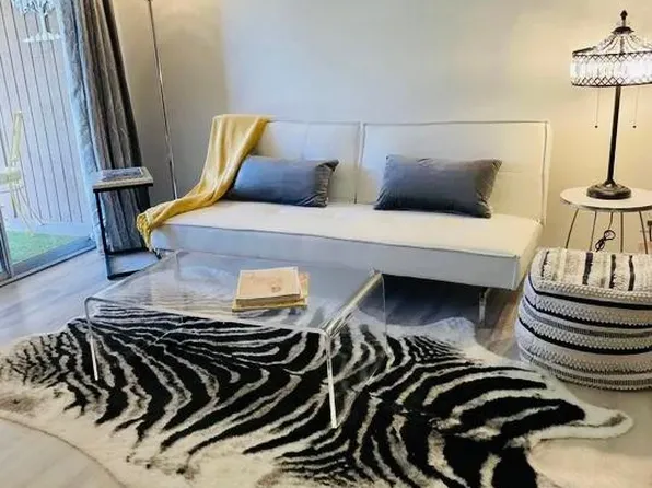 510 N Villa Ct, Palm Springs, CA