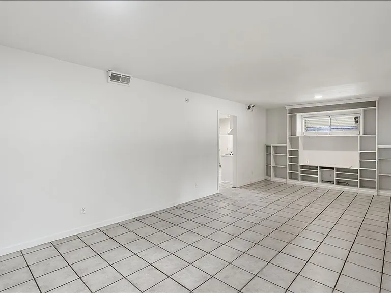1632 Winchester St — Photo 4