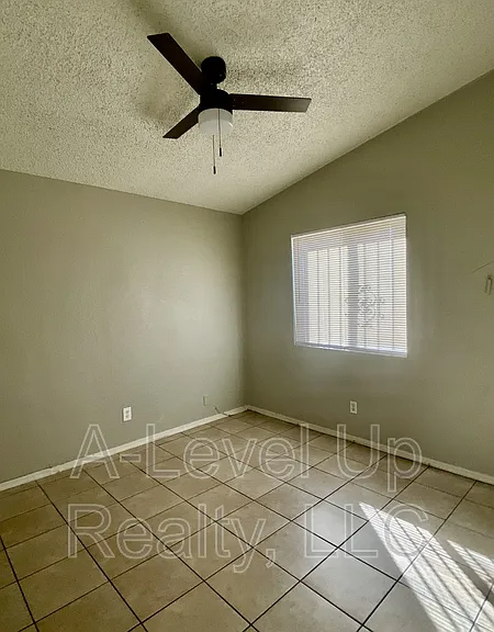 403 E Thoroughbred St — Photo 25