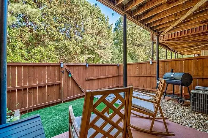 4003 Edgecomb Dr — Photo 32