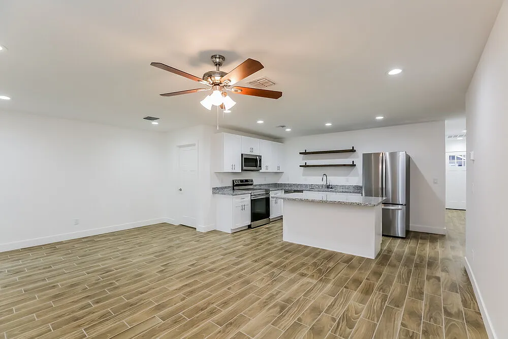3 bed, 2.0 bath, 1125 sqft, $2,095 — Photo 4