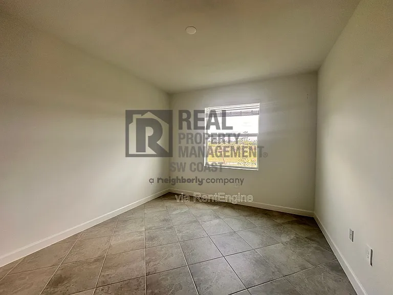 20501 Hazelnut Ct S — Photo 15