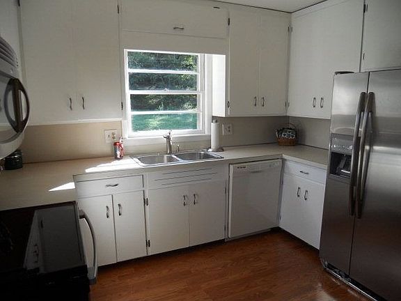 4th image of 605 Locust Hill Dr
