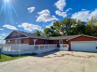 84113 County Road 3, Bird Island, MN 55310