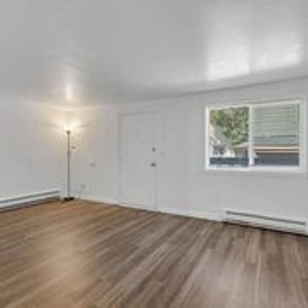1907 W Broadway Ave — Photo 3