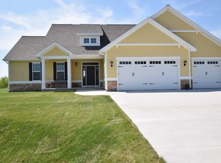 W1813 Heathmor Dr, Sheboygan, WI 53083