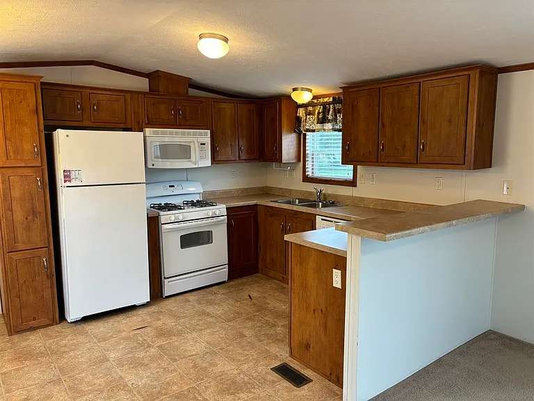 72 Wanda Ln — Photo 4