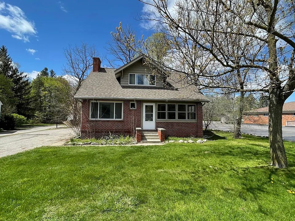 1113 N Saginaw St