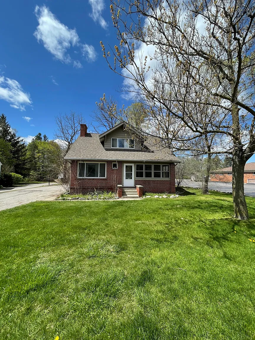1113 N Saginaw St photo 1