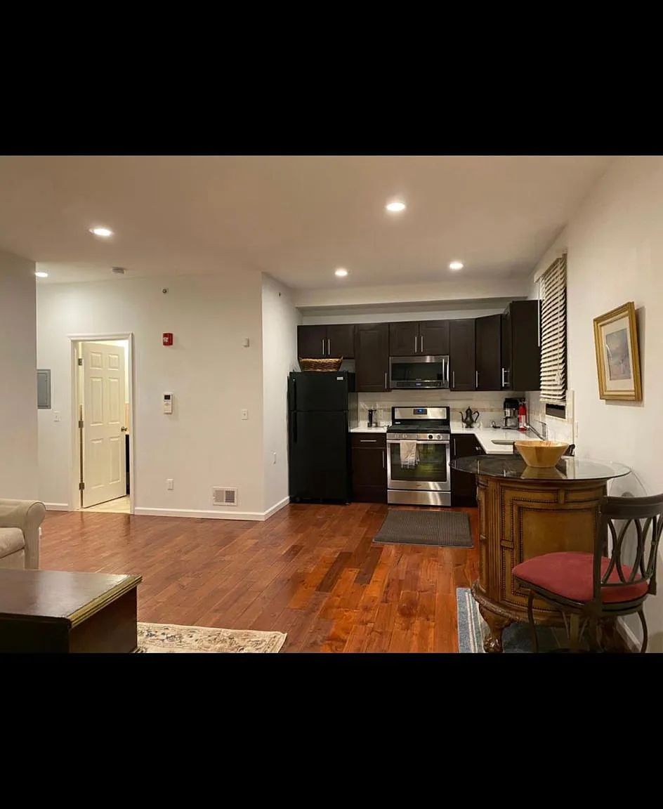 39 Throop Ave — Photo 2