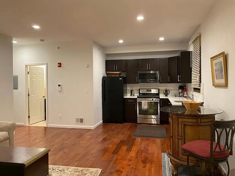 39 Throop Ave #103 — Photo 2