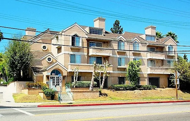 Lido Apartments - 9915 National Blvd — Photo 1