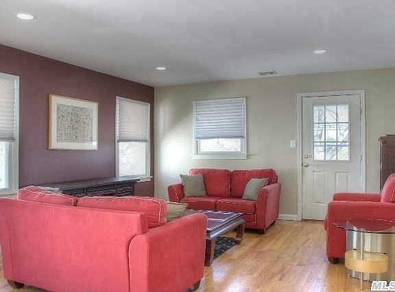 4th image of 123 Acapulco St