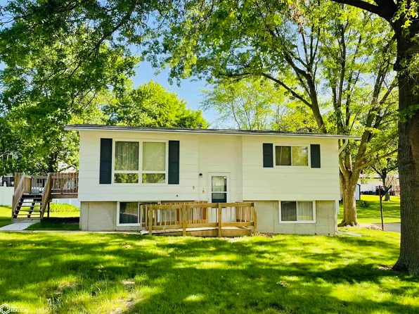 805 Wedgewood Dr, Oskaloosa, IA 52577