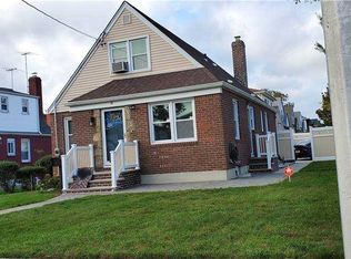 26419 82nd Ave, Glen Oaks, NY