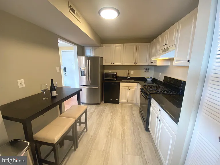 118 Monroe St #709 — Photo 6