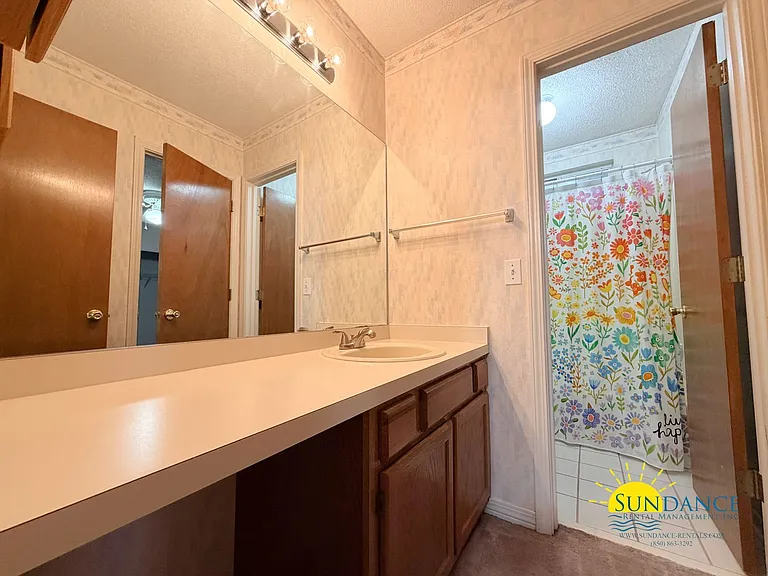 946 Ashley Ln #B — Photo 19
