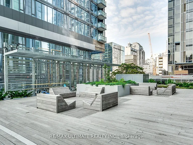 1 Yorkville Ave #1907 — Photo 23