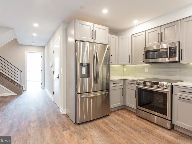 1619 Bainbridge St #3 — Photo 5