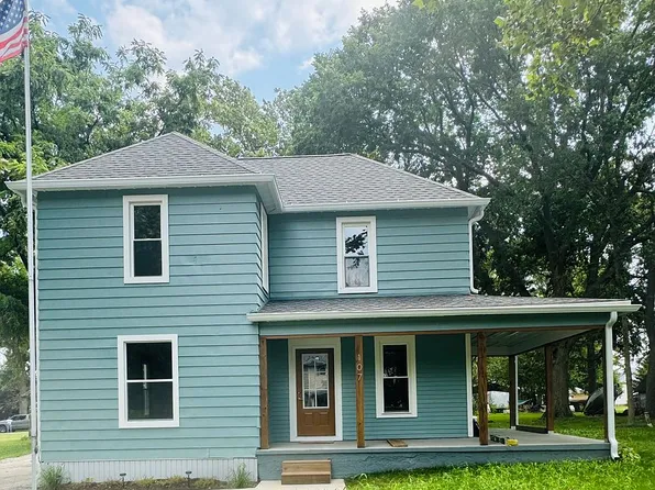 107 N Chestnut St, Earl Park, IN 47942