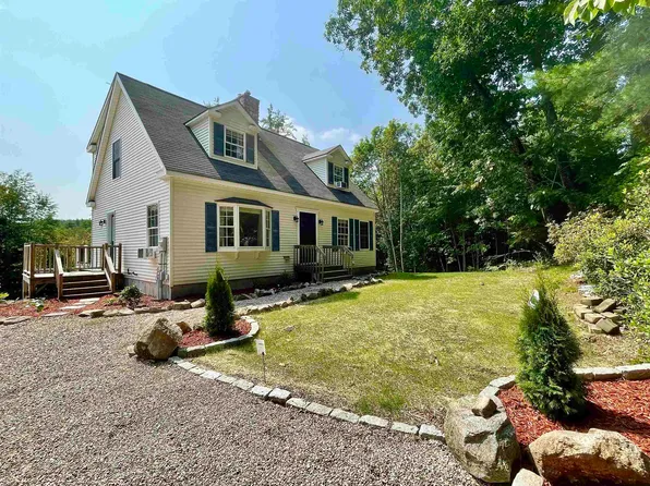 39 Beach Pond Road, Wolfeboro, NH 03894