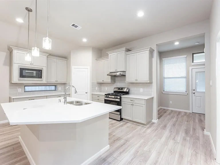 4022 Maple Glen Dr — Photo 10
