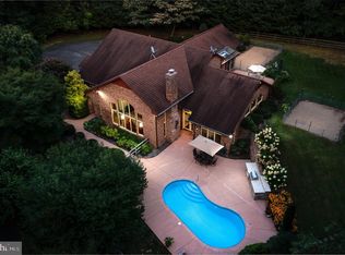 141 Go Away Ln, Berkeley Springs, WV 25411