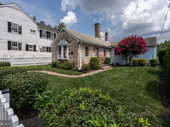 8 Wirt St NW, Leesburg, VA 20176