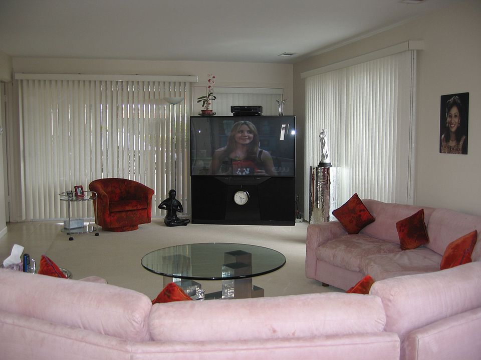 Large Living Room w/Fireplace & View