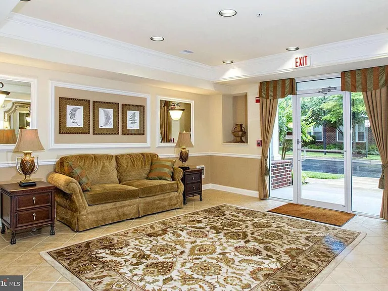Clipper Ln — Photo 2