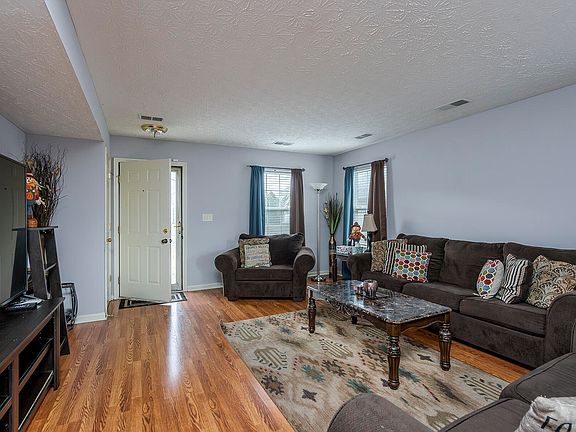 5th image of 812 Seminole Creek Ct
