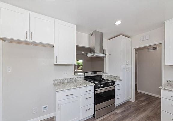 5th image of 9029 Woodley Ave