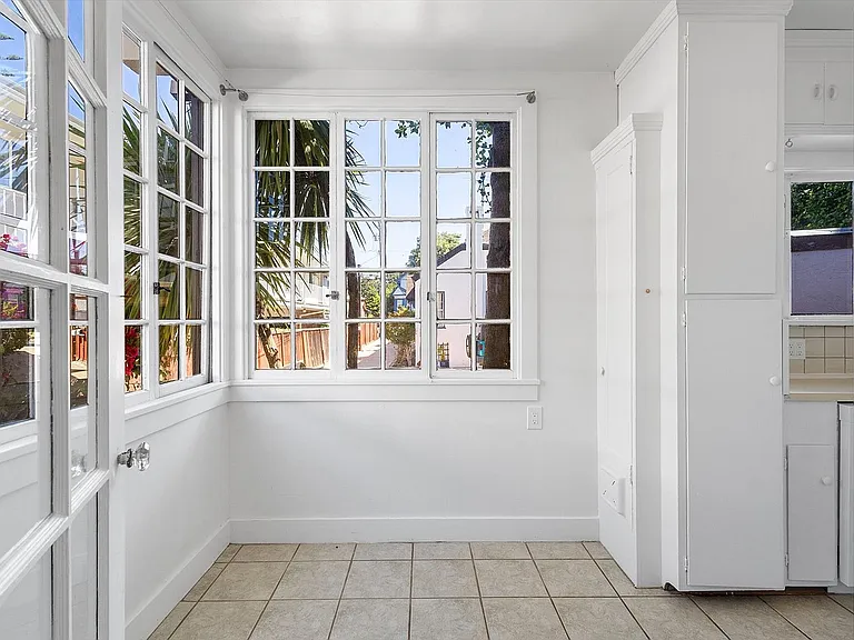 2138 Clinton Ave #A - 1 bedroom | 1 bath — Photo 8