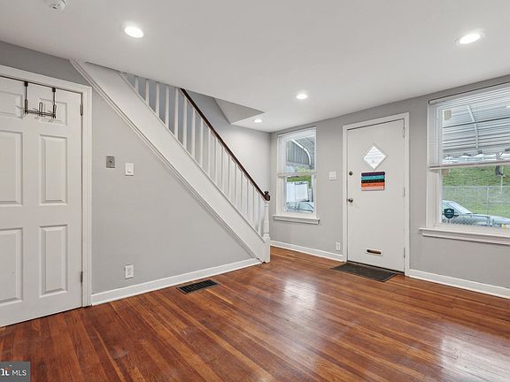 3rd image of 3774 Richmond St