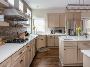 3472 John Muir Dr, Middleton, WI 53562