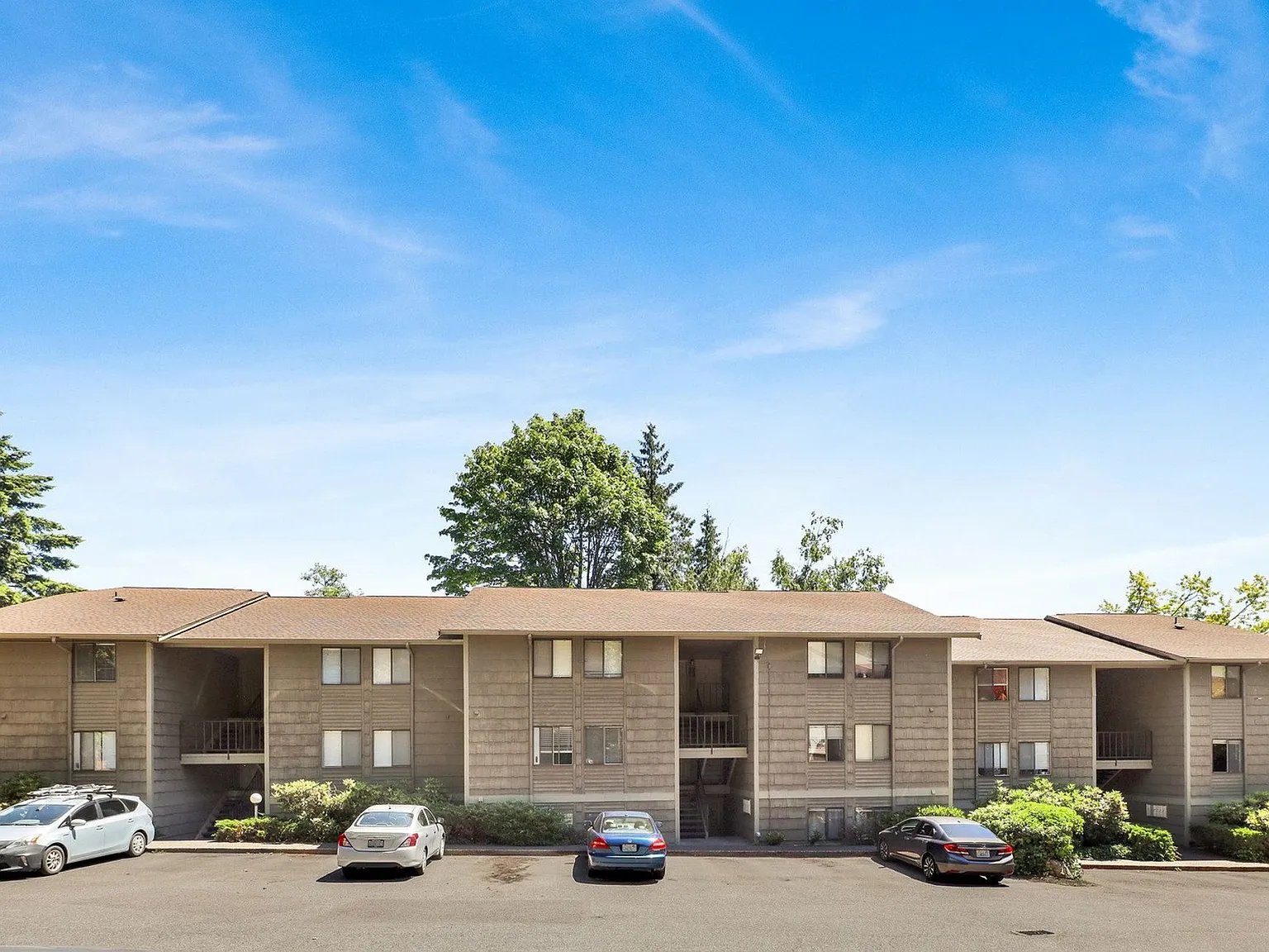 Woodridge Apartments — Photo 2